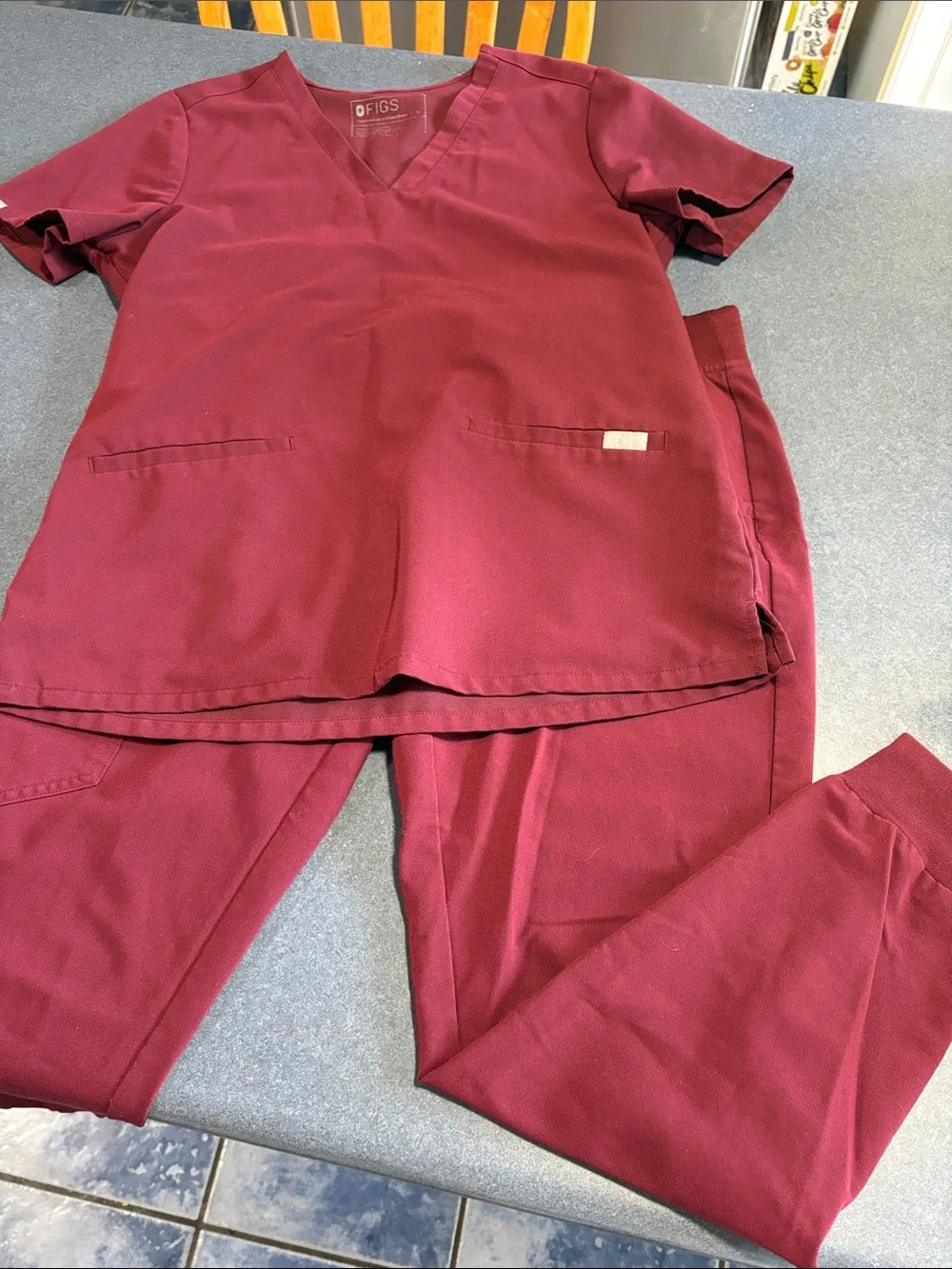 Figs Women's Track Pants & Joggers Set in Burgundy